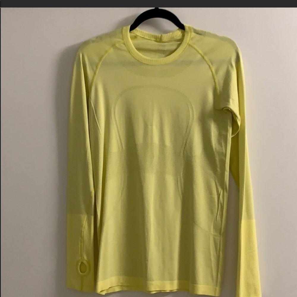 Lululemon swiftly tech long sleeve shirt.